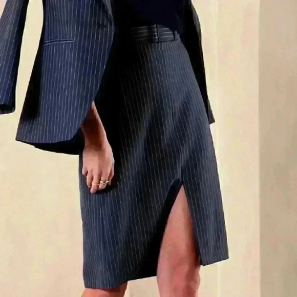 Banana Republic Pencil Knee-Length Skirt - Picture 1 of 6